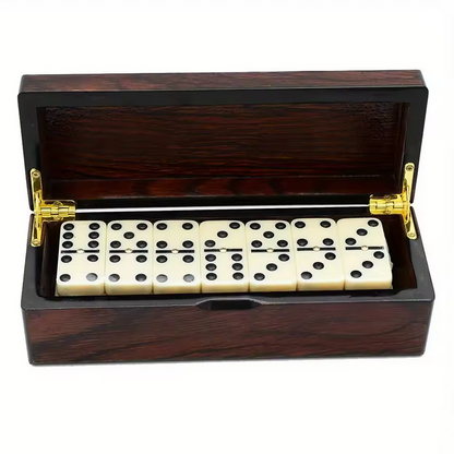 Ensemble de backgammon et d'échecs marron