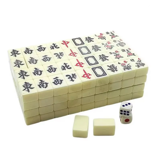 Ensemble de backgammon et d'échecs marron